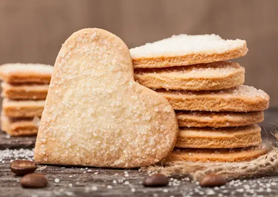Kruche ciastka z cukrem - prosty przepis na maślane ciasteczka